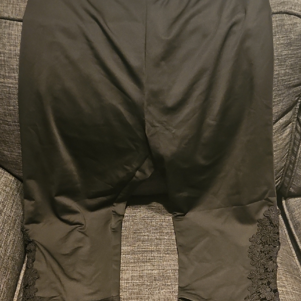 SHEIN Black Capri Pants for Effortless Style